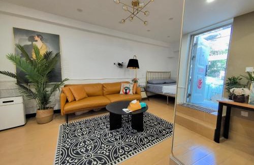 Huaihai Road Commercial Area Apartment | Shanghai Hills & Zinn Changle Road Homestay Near Line1 & Line12 South Shanxi Rd