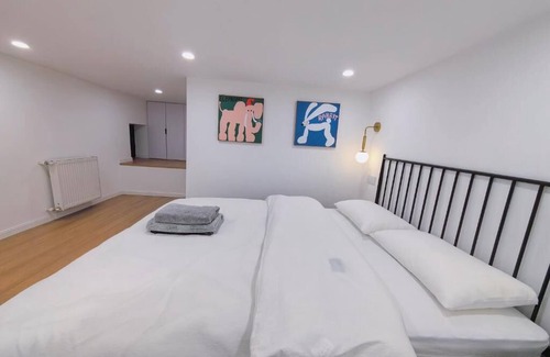 Huaihai Road Commercial Area Bed & Breakfast | Shanghai Hills& ZINN City Loft