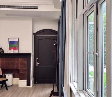 Huaihai Road Commercial Area Apartment | Shanghai Historical 1 living room and 1 bedroom with Garden view near Jiashan Road and Hengshan Rd