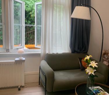 Huaihai Road Commercial Area Apartment | Shanghai Historical 1 living room and 1 bedroom with Garden view near Jiashan Road and Hengshan Rd