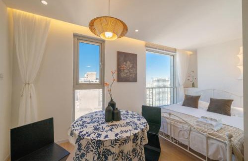 Downtown Shanghai Apartment | Shanghai M-Home Near Nanjing West Road commercial district,350m walk to the Natural History Museum subway上海小胖纸民宿-丽都29J近自然博物馆 南京西路地铁站