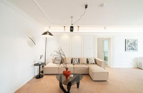 Downtown Shanghai Apartment | Shanghai Yi Du B&B -Family - Friendly Suite Close to People's Square and Subway