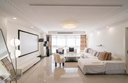 Downtown Shanghai Apartment | Shanghai Yidu Homestay-160m from People's Square subway station and close to the Bund