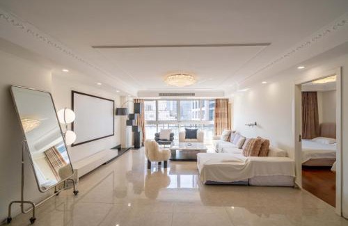 Downtown Shanghai Apartment | Shanghai Yidu Homestay-160m from People's Square subway station and close to the Bund