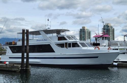 Central Boat Rental | Shangri-la Cheer