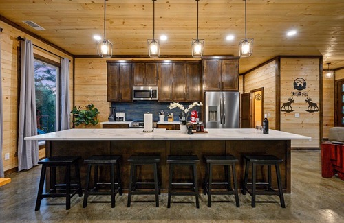 Pickens Cabin | Shangri-La DeeDa,Suffleboard,Foosball,HotTub,Pool Table,Playset