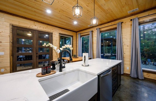 Pickens Cabin | Shangri-La DeeDa,Suffleboard,Foosball,HotTub,Pool Table,Playset