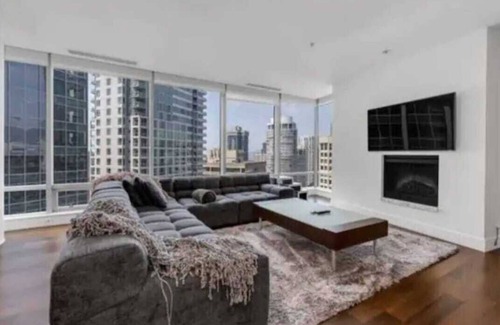 Coal Harbour Apartment | Shangri-la : Luxury 2-Bedroom DT