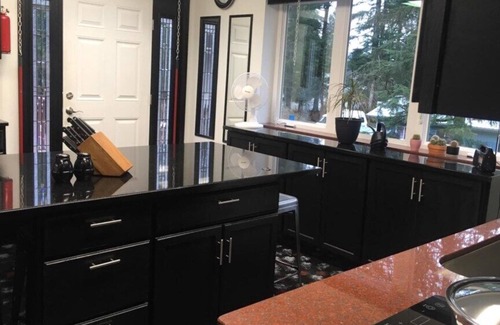 Juneau House | Shangri-La - Near Mendenhall Glacier and Auke Bay -DISCOUNTS ON TOURS!