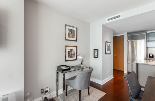 Coal Harbour Apartment | Shangri La Private Residences exclusive Downtown Vancouver