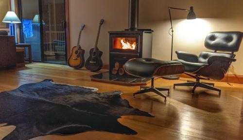 Kin Kin House | Shangri-La! Secluded & Lush Country Property