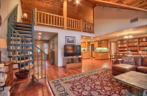Mariposa Cabin | Shanks' lodge is the ultimate home in the woods for large groups.