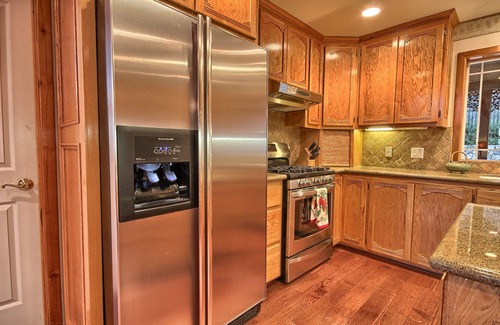 Mariposa Cabin | Shanks' lodge is the ultimate home in the woods for large groups.