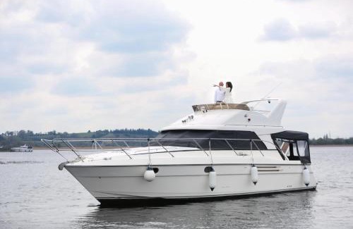 Athlone Boat Rental | Shannon River Escape in the center of Athlone