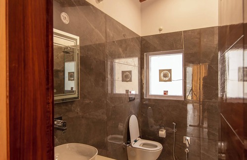 Bhimtal Bed & Breakfast | Shanti Kunjj : Lake View Room Galaxy