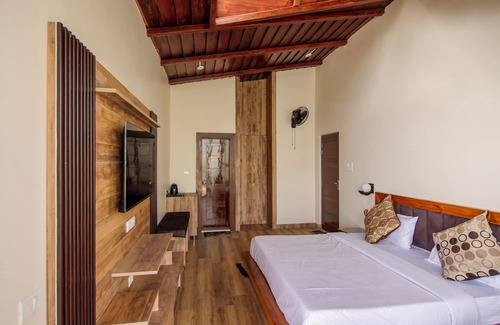 Bhimtal Bed & Breakfast | Shanti Kunjj : Lake View Room Galaxy