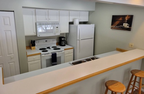 Bellaire Condo | Shanty Creek 2 bed/2 bath in Bellaire offers fun for all seasons-ski, golf, hike