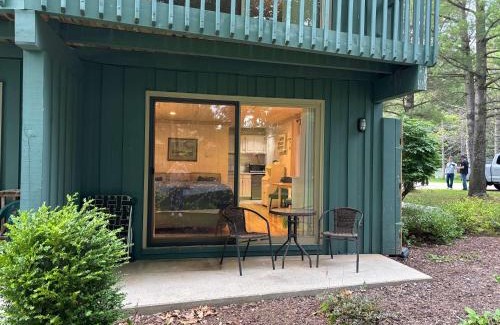 Bellaire House | Shanty Creek, Condo, Golf ,Sleeps 4, Pets welcome!
