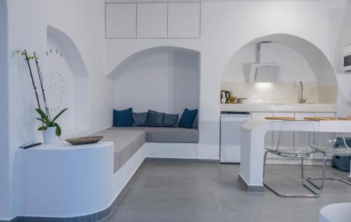 Kamari Apartment | Shape-Spiral