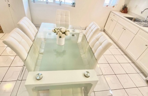 Rosemead Bed & Breakfast | Share house -Gold King Bed and Sofa Bed
