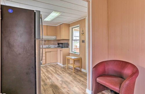 Ellenville Cabin | Shared Fire Pit & Kayaks: Catskills Lake Retreat!