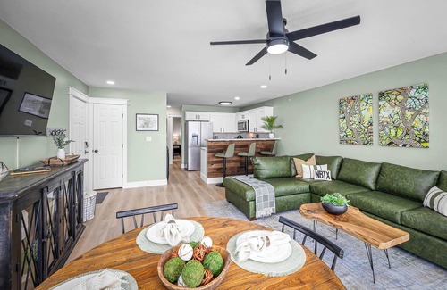 New Braunfels Condo | Shared Heated Pool Balcony BBQ Near Downtown