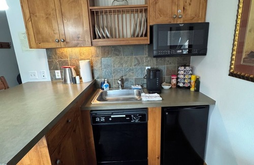 Kellogg Condo | 🗻🚵 Shared Roof Top Hot tub @ Silver Mtn 🥾 🏄‍♂️ en suite also listed