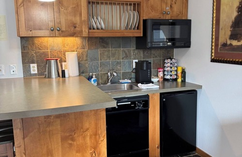 Kellogg Condo | 🗻🚵 Shared Roof Top Hot tub @ Silver Mtn 🥾 🏄‍♂️ en suite also listed