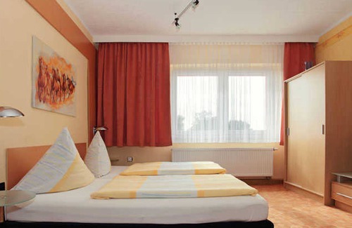Sangerhausen Cottage | Shared room 1 - Pension and Restaurant Rüssel-Pub