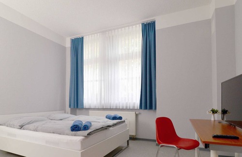 Guben Apartment | Shared room with private bathroom (up to 8 people), No. 2 - Hostel in Guben