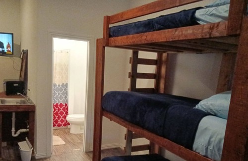 Cedar Crest House | Shared Rooms $28 per nite.... ask about our private rooms K4699435224