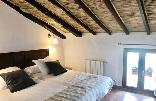 Margarida Hotel | Shared rural house. Double rooms with en suite bathroom. Panoramic views