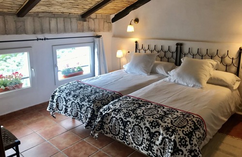 Margarida Hotel | Shared rural house. Double rooms with en suite bathroom. Panoramic views