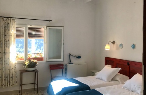 Margarida Hotel | Shared rural house. Double rooms with en suite bathroom. Panoramic views