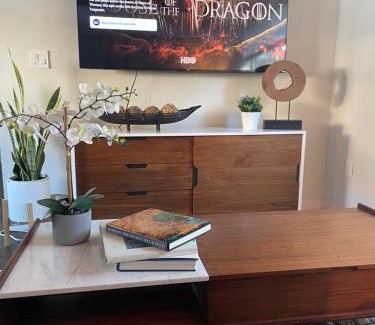 Valencia Apartment | Shares Courtyard Luxury Apt - NEW!