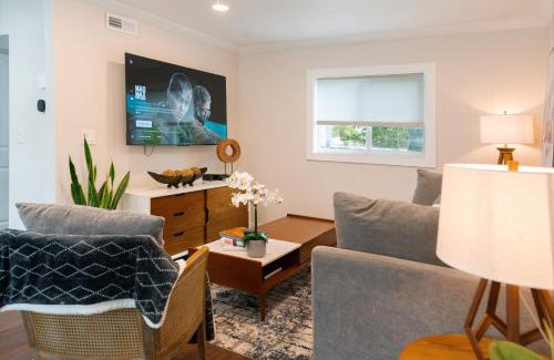 Valencia Apartment | Shares Courtyard Luxury Apt - NEW!