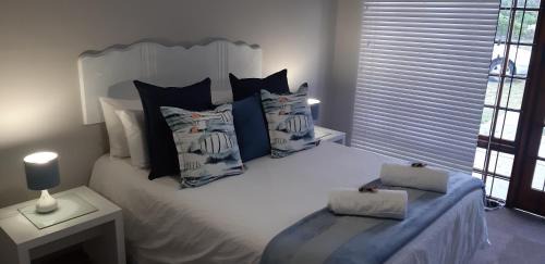 Van Dyks Bay Apartment | Shark Cove Little Cottage