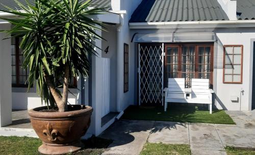Van Dyks Bay Apartment | Shark Cove Little Cottage