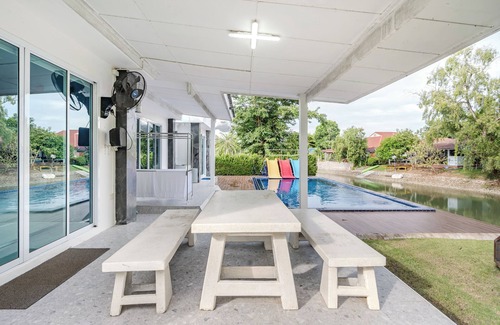 Kram Villa | Shark House - Family Pool Villa