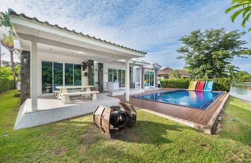 Kram Villa | Shark House - Family Pool Villa