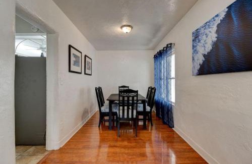 Holly Hill House | Shark Shack large house minutes to the beach