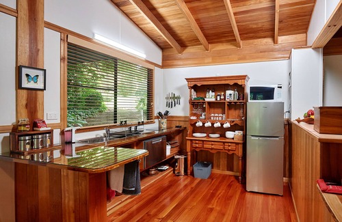 Malanda Cabin | Sharlynn by the River