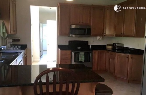 Sharon House | Sharon Manor: gather friends and family with river access and stunning views!