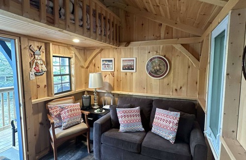 Faraday Cottage | SHARON'S LAKEVIEW COTTAGE - WATERFRONT PROPERTY! SUMMER AVAILABILITY!
