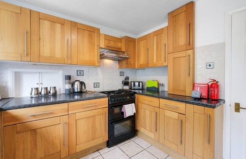 Aylesbury House | Sharp Close 4 Bedroom, 2 Bathroom in Aylesbury