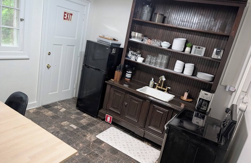 Old North End Cottage | Sharp Mansion Carriage Guest House: Old North End Homestead