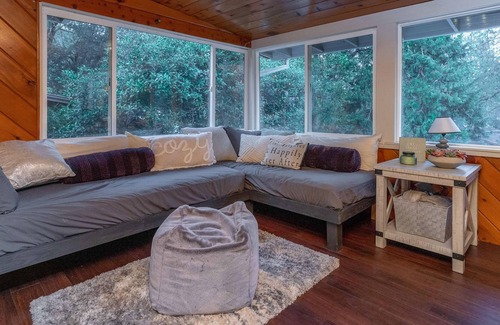 Lakehead House | Shasta Lake Sugarhouse with Guest House!