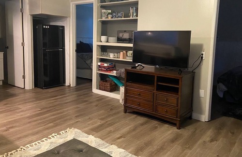 Lakehead House | Shasta Lake Sugarhouse with Guest House!