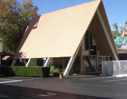 Downtown Hotel | Shasta Lodge