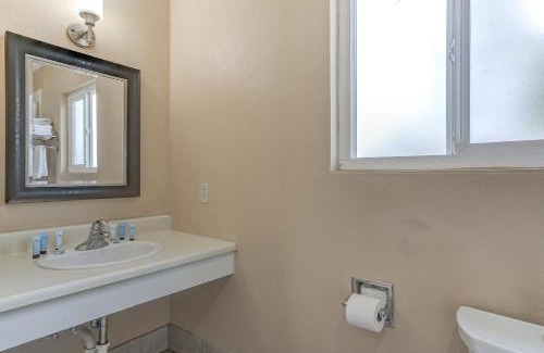 Burney Hotel | Shasta Pines Motel & Suites